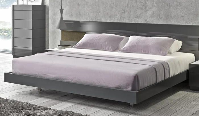 J&M Furniture – Braga King Size Bed – 178671-K